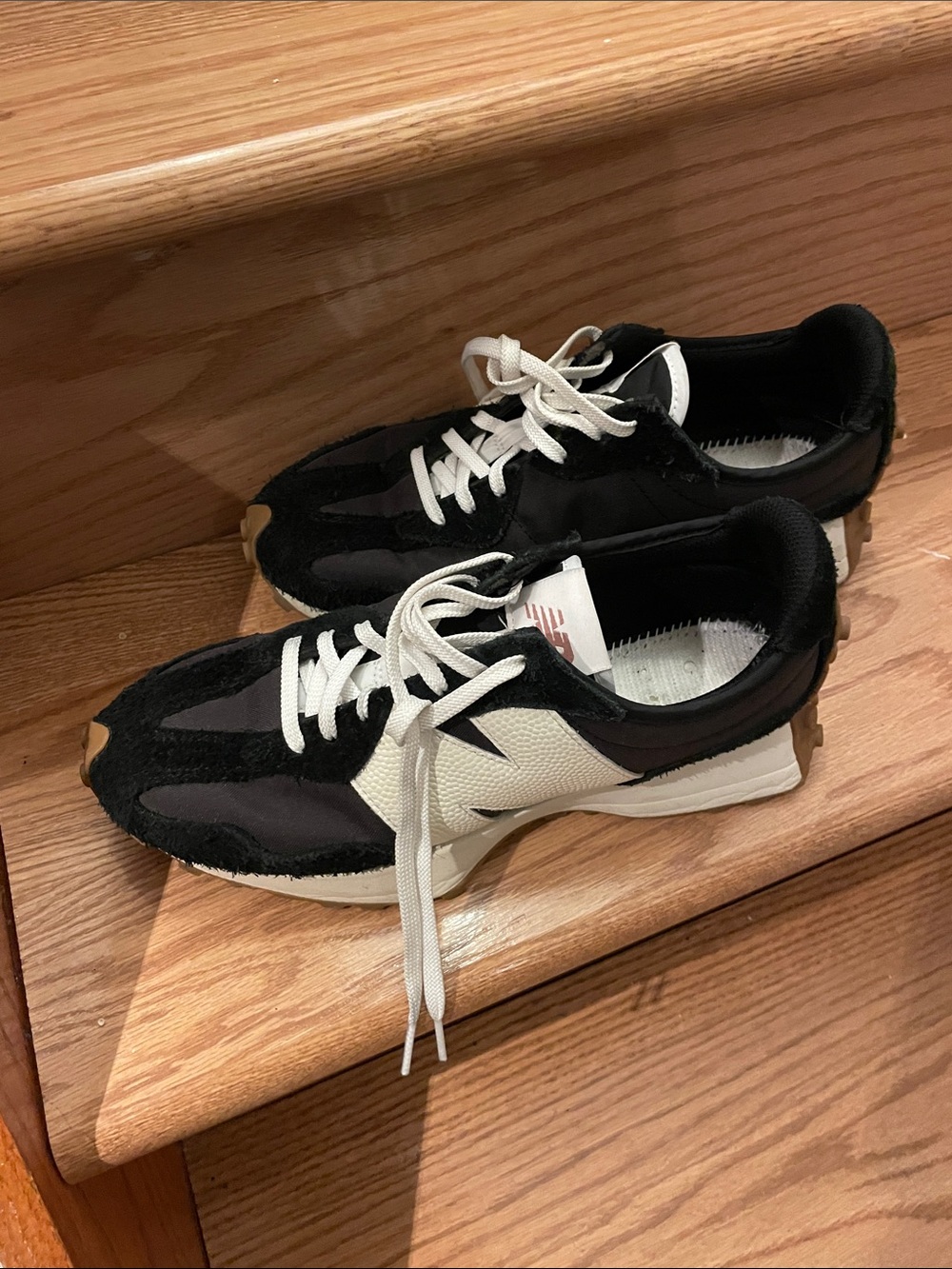 New balance 327  Black and White Retro Runner Sneakers